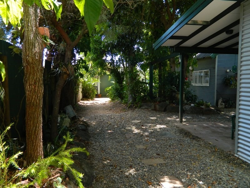 26 Miles Street, Manoora QLD 4870