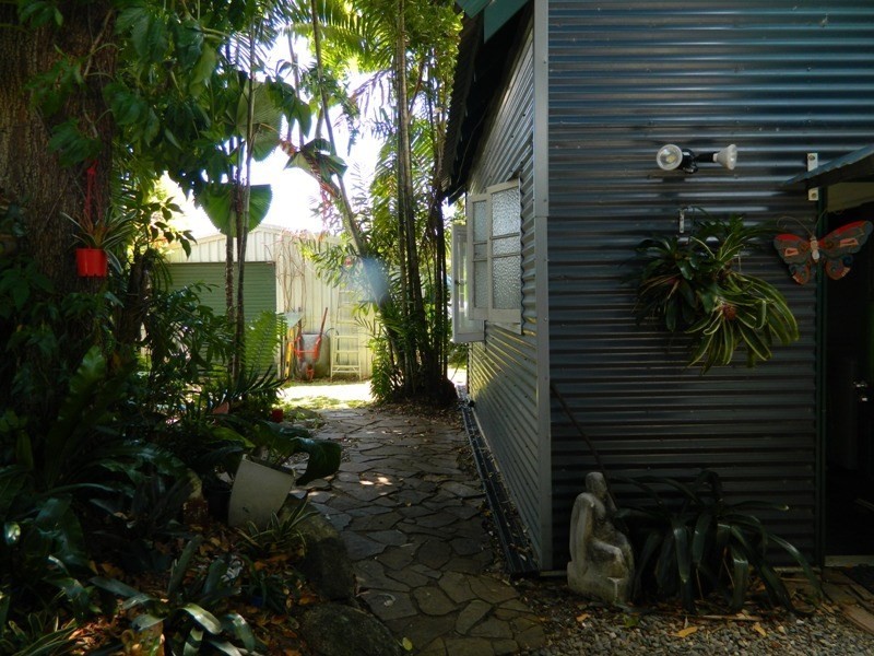 26 Miles Street, Manoora QLD 4870