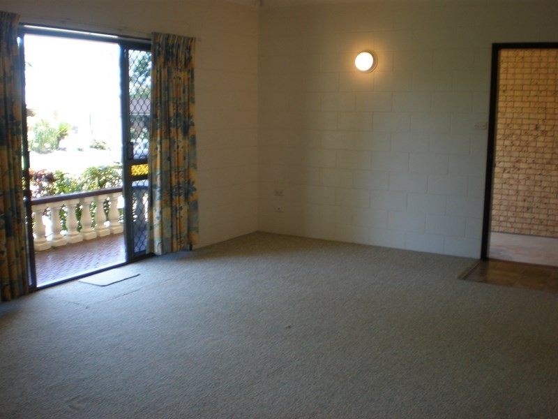 2/2 Maria Street, Woree QLD 4868