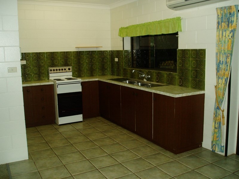 2/2 Maria Street, Woree QLD 4868