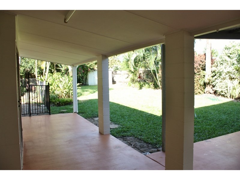 17 Kangaroo Street, Bentley Park QLD 4869