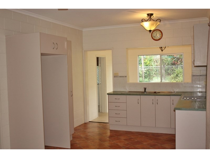 17 Kangaroo Street, Bentley Park QLD 4869