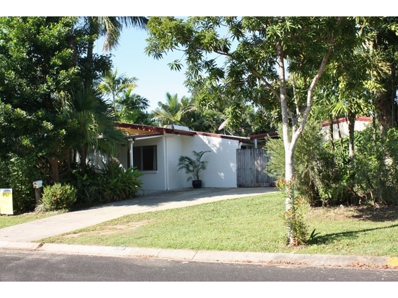 17 Kangaroo Street, Bentley Park QLD 4869