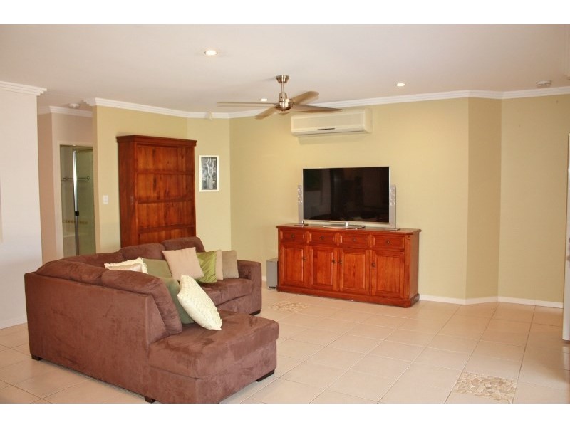 9 Laidley Close, Bentley Park QLD 4869