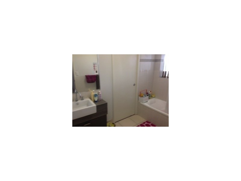4 Goldberg Close, White Rock QLD 4868