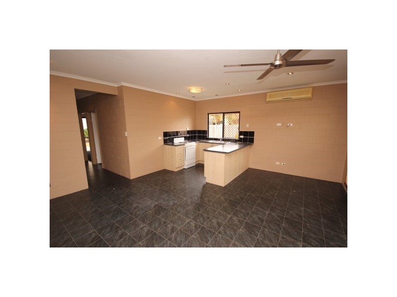 8 Ferngully Street, White Rock QLD 4868