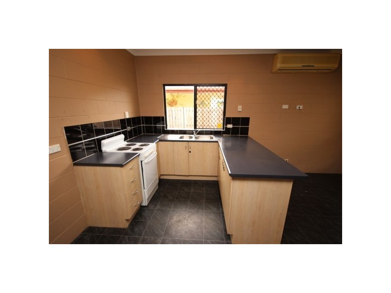 8 Ferngully Street, White Rock QLD 4868