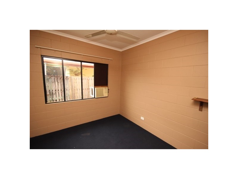 8 Ferngully Street, White Rock QLD 4868