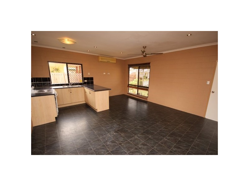 8 Ferngully Street, White Rock QLD 4868