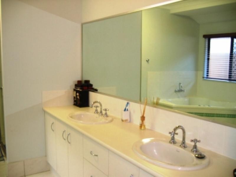 Bentley Park QLD 4869