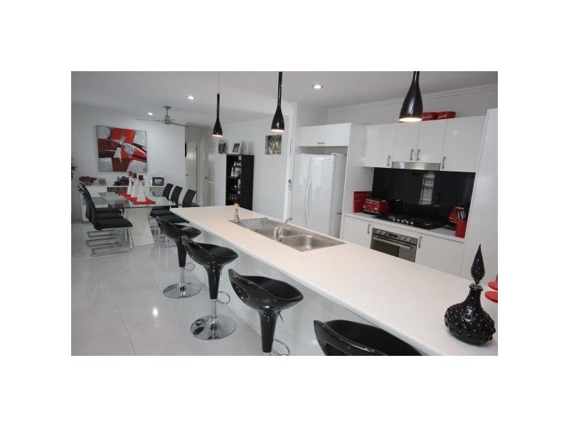 13 Shelbourne Street, Bentley Park QLD 4869