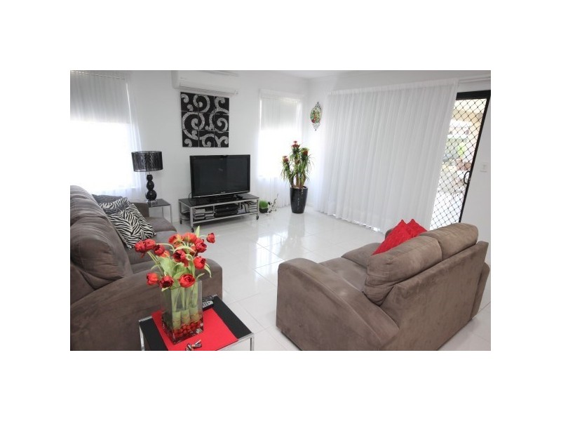 13 Shelbourne Street, Bentley Park QLD 4869