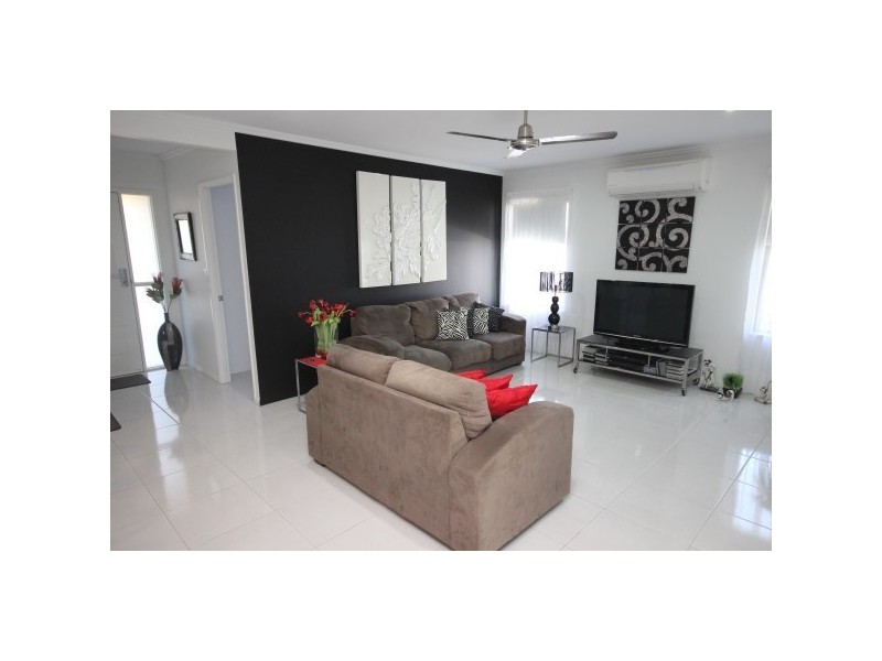 13 Shelbourne Street, Bentley Park QLD 4869