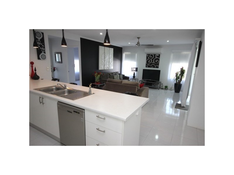 13 Shelbourne Street, Bentley Park QLD 4869