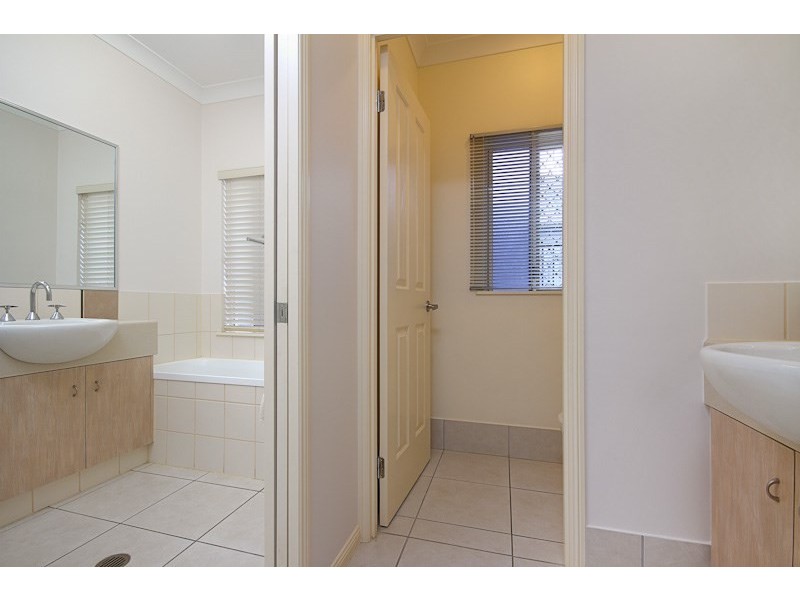 25 Fitzmaurice Drive, Bentley Park QLD 4869