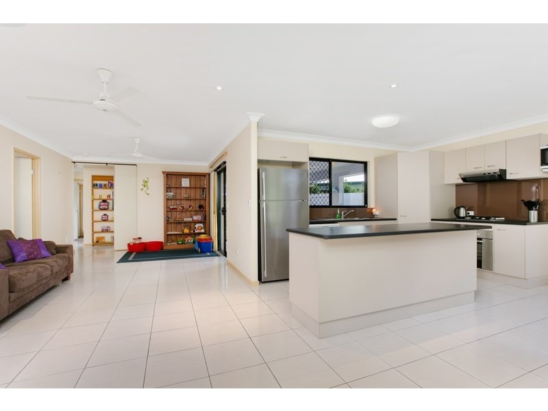 33 Cliffdale Street, Bentley Park QLD 4869