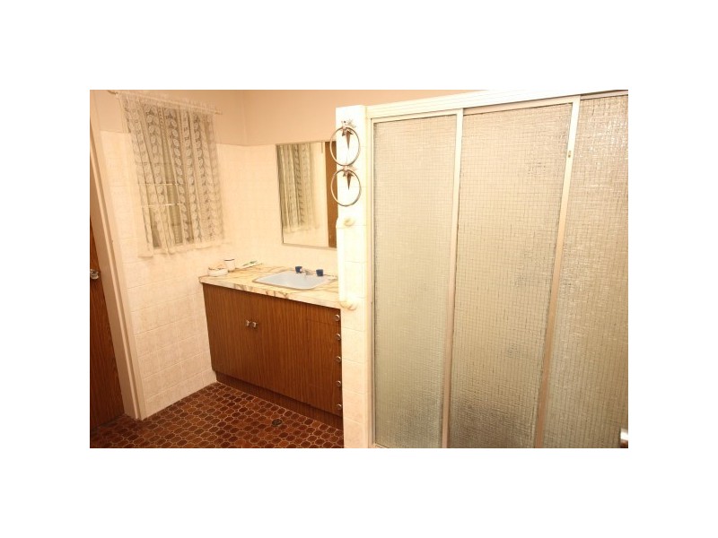 25 Woomala Street, Woree QLD 4868