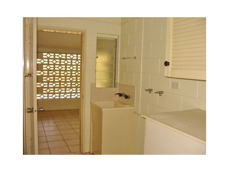 27 Mulligan Street, Manoora QLD 4870