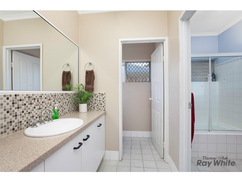 136 Robert Road, Bentley Park QLD 4869