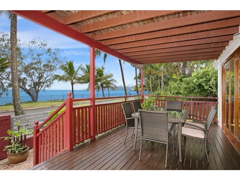 229 O’Shea Esplanade, Machans Beach QLD 4878