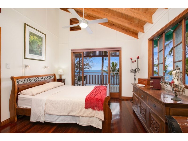 229 O’Shea Esplanade, Machans Beach QLD 4878