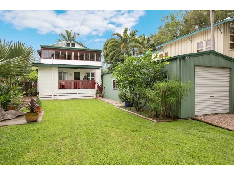 229 O’Shea Esplanade, Machans Beach QLD 4878