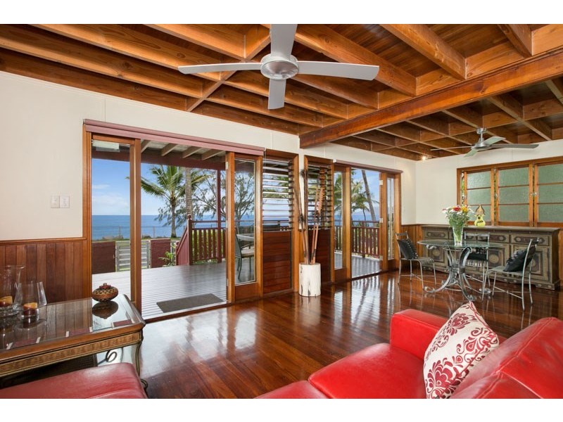 229 O’Shea Esplanade, Machans Beach QLD 4878