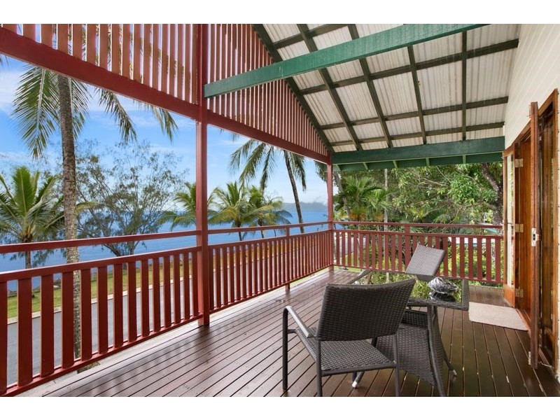 229 O’Shea Esplanade, Machans Beach QLD 4878