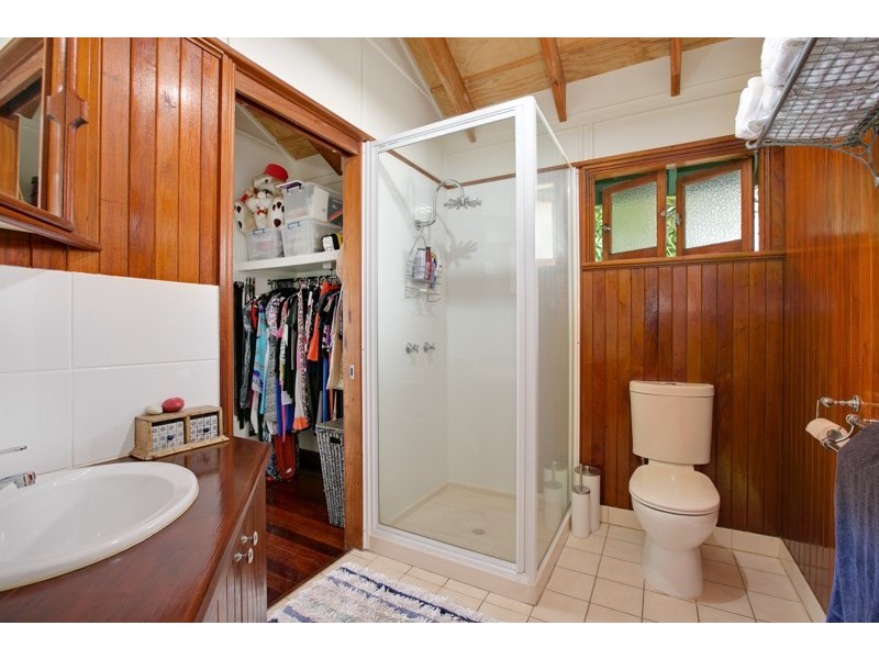 229 O’Shea Esplanade, Machans Beach QLD 4878