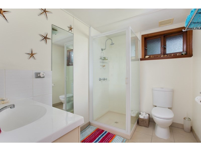 229 O’Shea Esplanade, Machans Beach QLD 4878