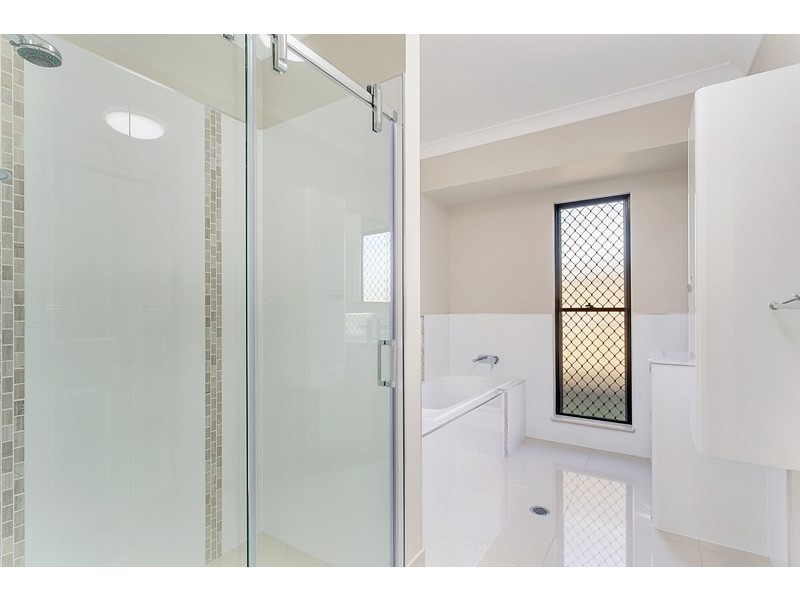 Bentley Park QLD 4869