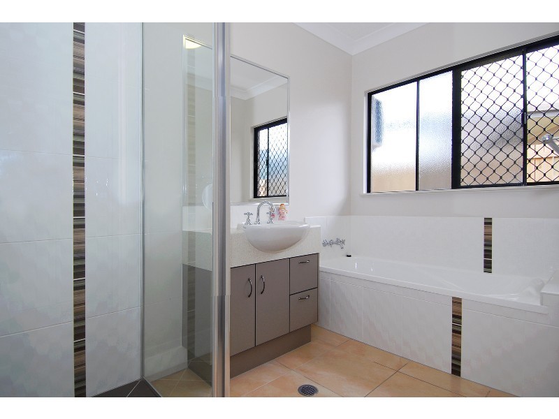 Bentley Park QLD 4869