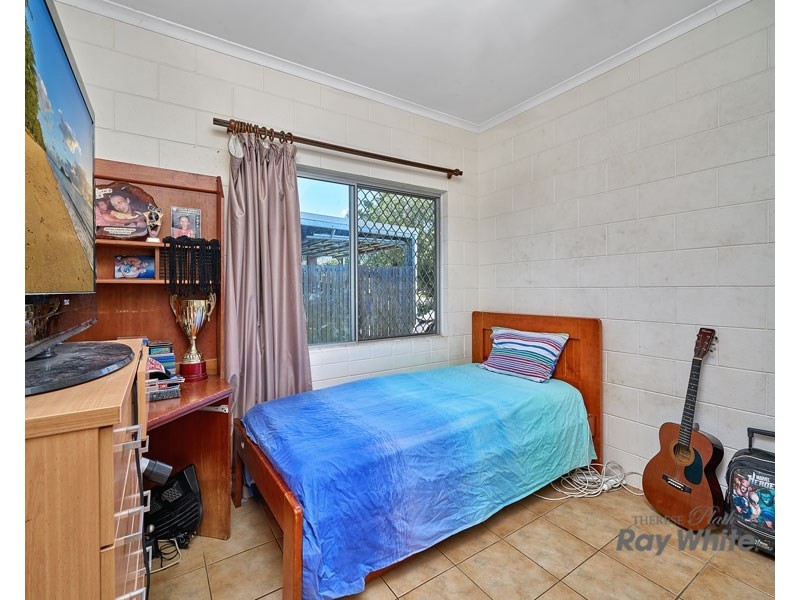 8 Tryal Street, Bentley Park QLD 4869