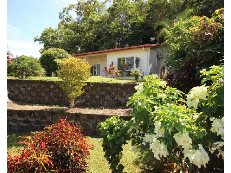 8 Hogan Court, White Rock QLD 4868