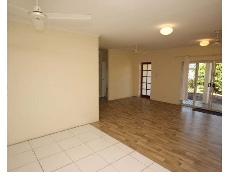 8 Hogan Court, White Rock QLD 4868