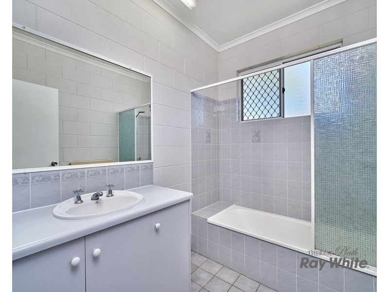 4 Catherine Close, Bentley Park QLD 4869