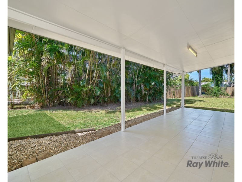 4 Catherine Close, Bentley Park QLD 4869