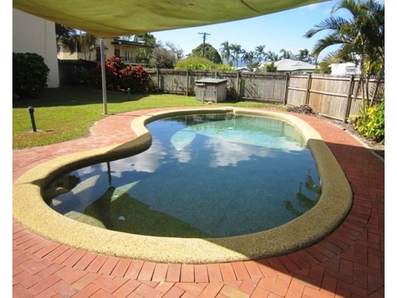 2/16 Mount Peter Road, Edmonton QLD 4869