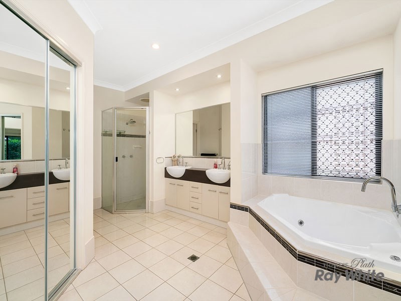 10 Charnley Avenue, Bentley Park QLD 4869