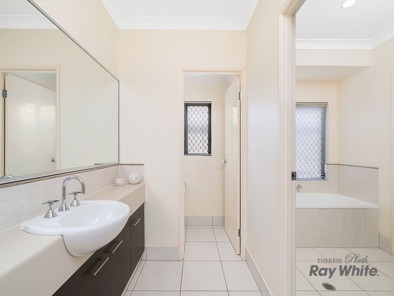 10 Charnley Avenue, Bentley Park QLD 4869