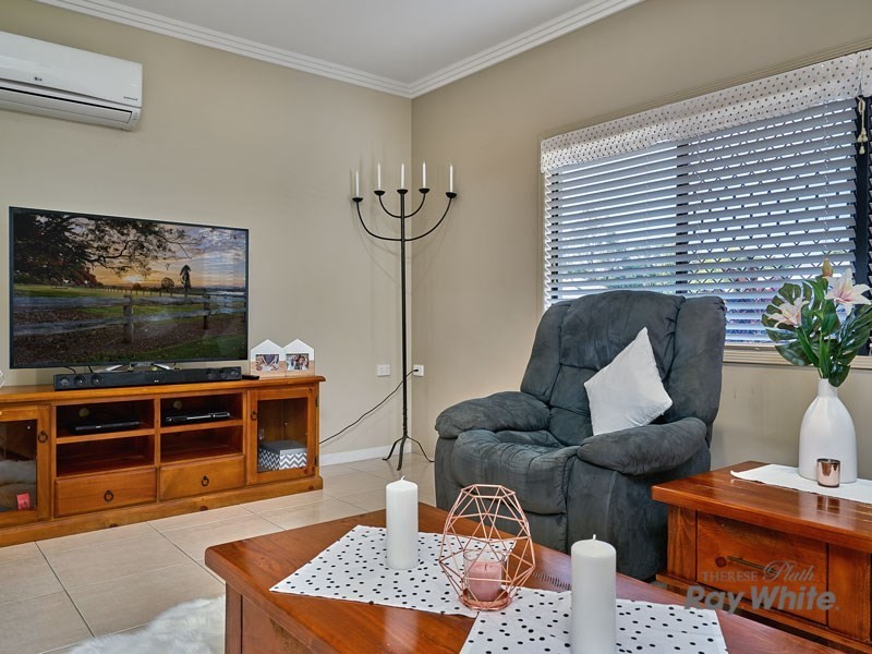 4 Bundey Street, Bentley Park QLD 4869