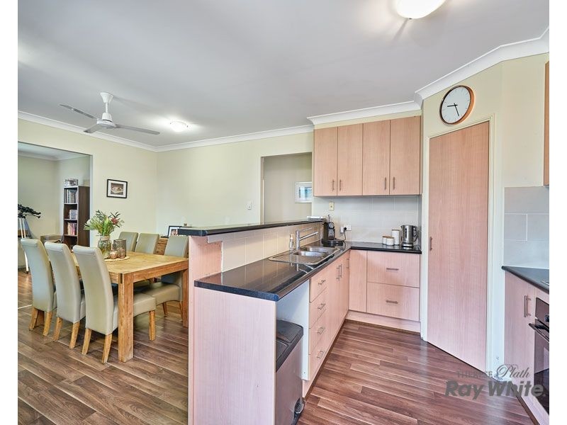 33 Fitzmaurice Drive, Bentley Park QLD 4869