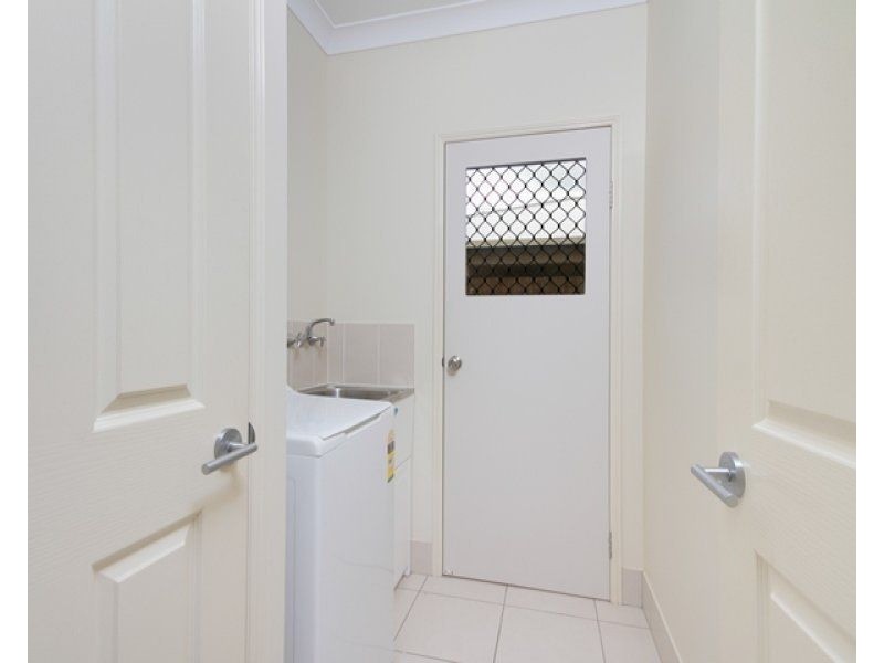 33 Fitzmaurice Drive, Bentley Park QLD 4869