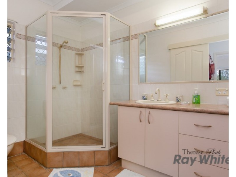 Bentley Park QLD 4869