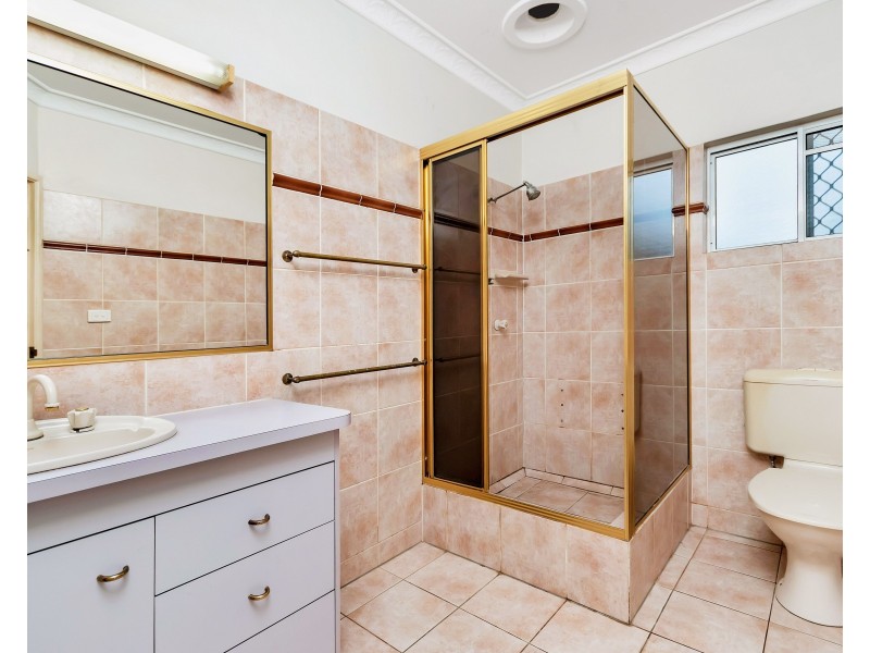 29 Robert Road, Bentley Park QLD 4869