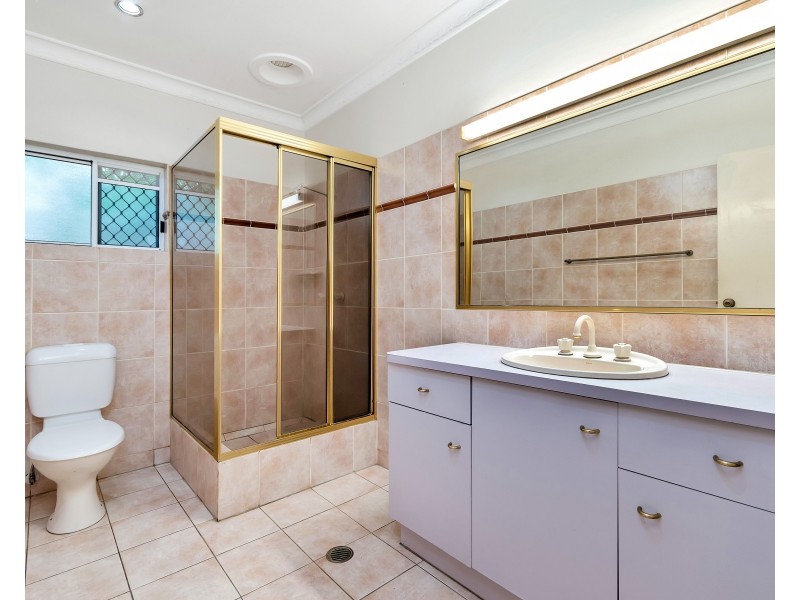 29 Robert Road, Bentley Park QLD 4869