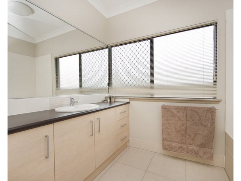 Bentley Park QLD 4869