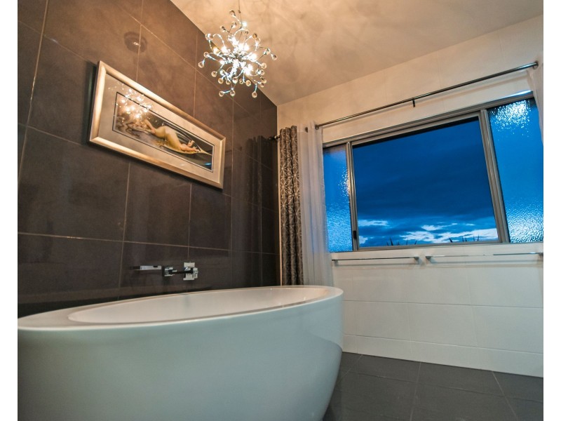 42 Mayflower Street, Mount Sheridan QLD 4868