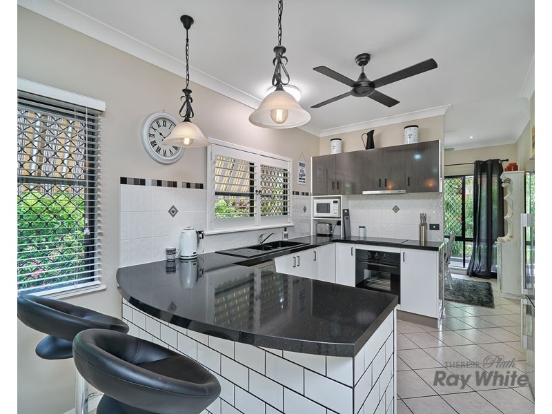 5 Beck Close, Bentley Park QLD 4869