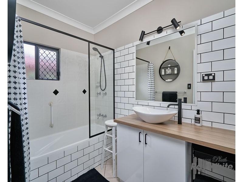 5 Beck Close, Bentley Park QLD 4869